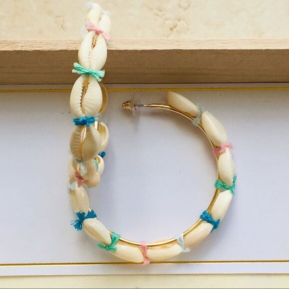 Cowrie Shell Hoop Earrings NWT - Picture 4 of 8